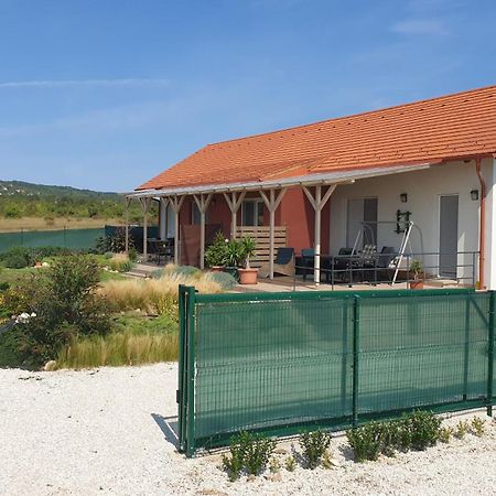 Buzavirag Apartmanhaz Balatonakali Εξωτερικό φωτογραφία